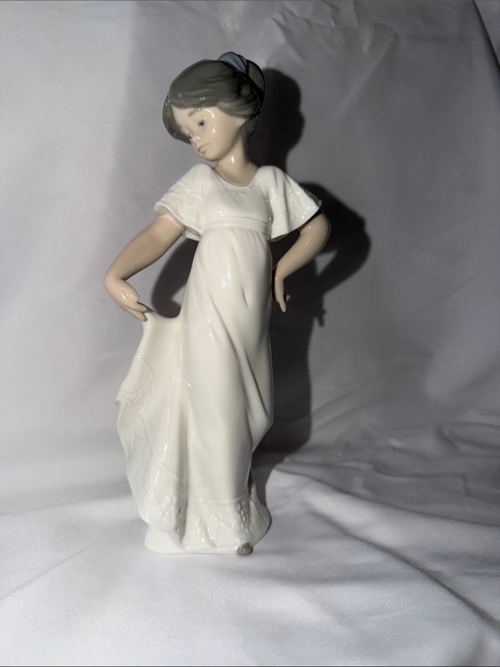 Lladro White Porcelain Figurine Base with Gold NAO Mark
